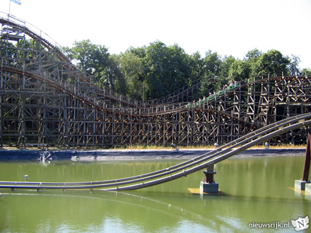 <br />
Splash-track in het water